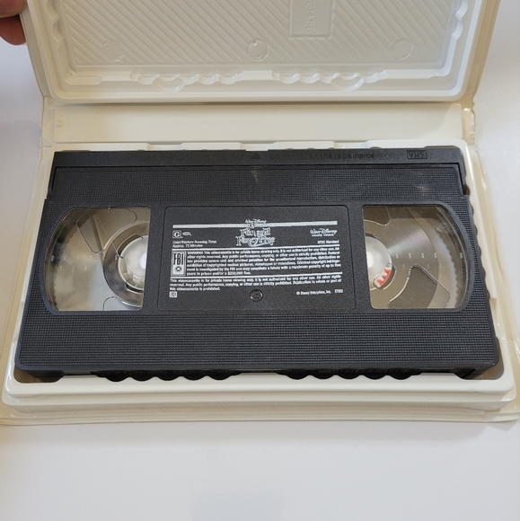 Walt Disney Gold Classic Collection Fun and Fancy Free VHS Tape - Picture 3 of 3